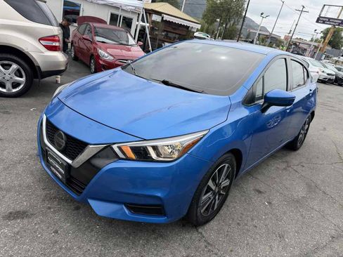 Used 2021 Nissan Versa SV FWD image 3