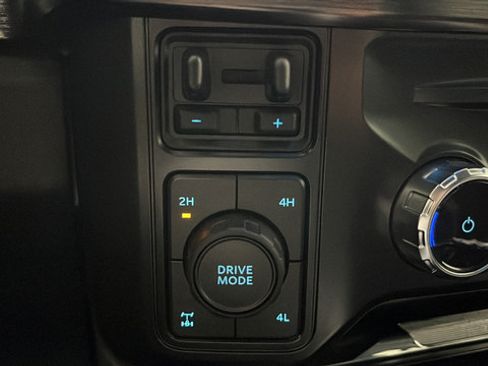 Used 2025 Ford F250 Lariat w/ Lariat Ultimate Package AWD/4WD image 32