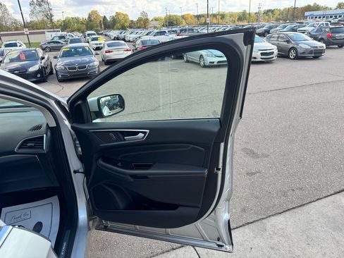 Used 2017 Ford Edge Titanium w/ Technology Package image 16