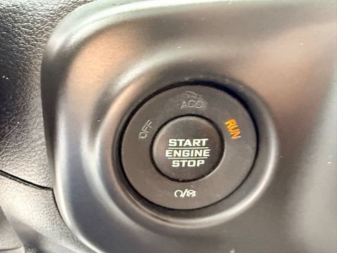Used 2018 Jeep Wrangler Unlimited Sahara w/ Uconnect 4C Nav & Sound Group AWD/4WD image 23