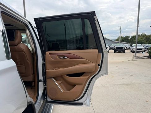 Used 2016 Cadillac Escalade Platinum AWD/4WD image 47