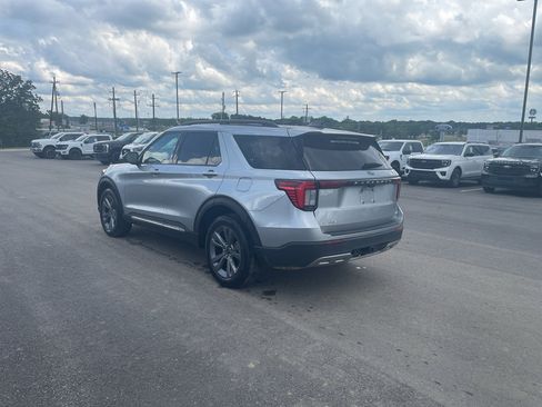 Used 2025 Ford Explorer Active w/ Active Comfort Package AWD/4WD image 2
