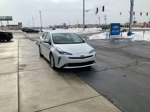 Used 2019 Toyota Prius LE image 4