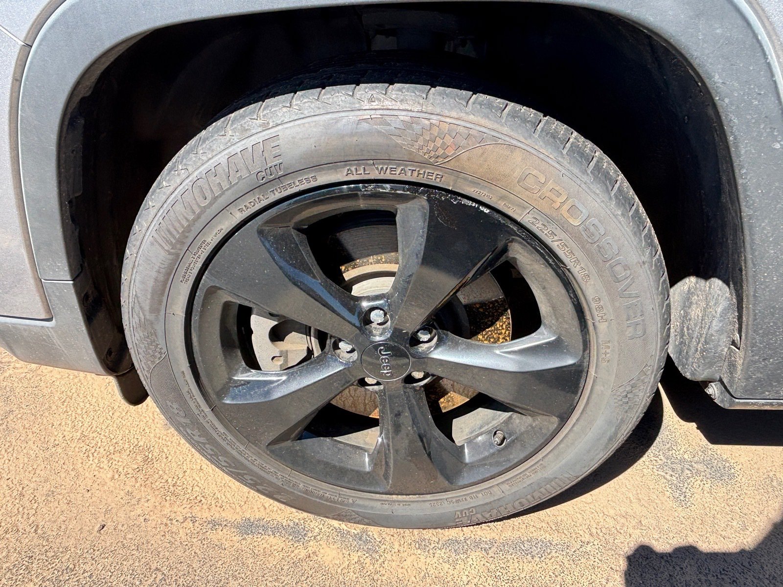 Used 2019 Jeep Cherokee Latitude Plus FWD image 6