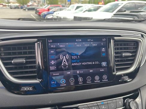 Used 2020 Chrysler Pacifica Touring-L Plus FWD image 13