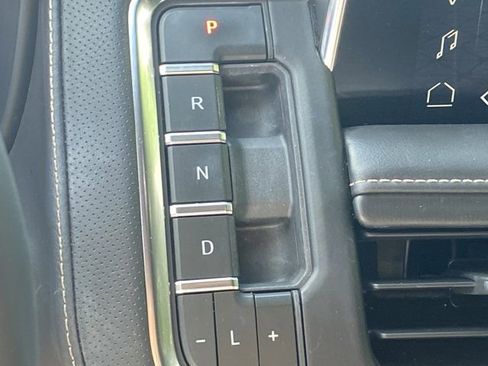 Used 2023 GMC Yukon SLT w/ SLT Premium Package AWD/4WD image 25