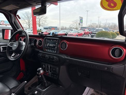 Used 2018 Jeep Wrangler Unlimited Rubicon w/ Dual Top Group image 33