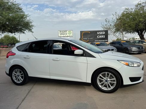 Used 2018 Ford Focus SE FWD image 5
