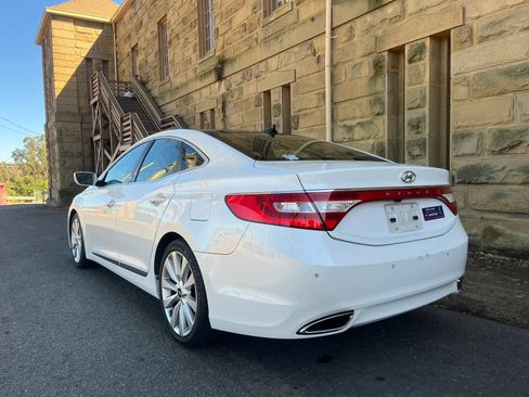Used 2013 Hyundai Azera w/ Technology Pkg FWD image 3