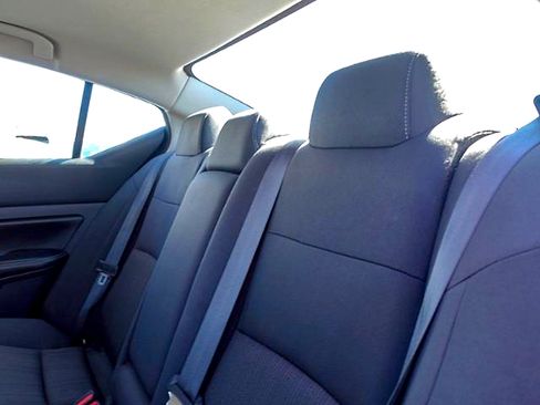 Used 2024 Nissan Altima 2.5 SV FWD image 11