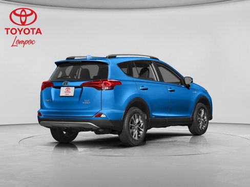 Used 2018 Toyota RAV4 LE image 2