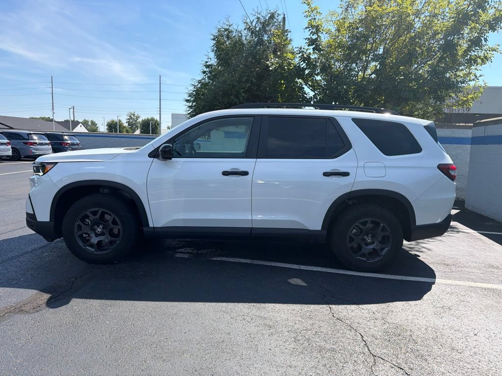 Certified 2025 Honda Pilot TrailSport image 2