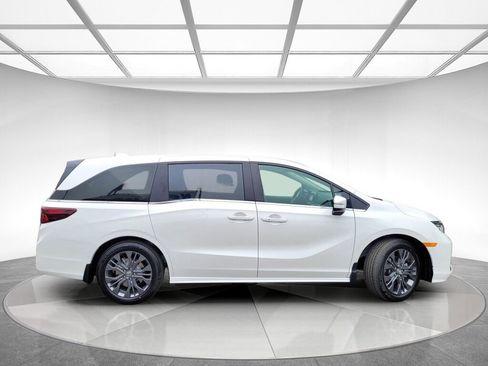New 2026 Honda Odyssey Touring image 2