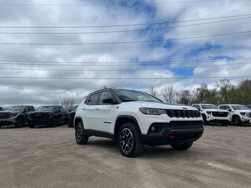 Used 2025 Jeep Compass Trailhawk AWD/4WD image 4