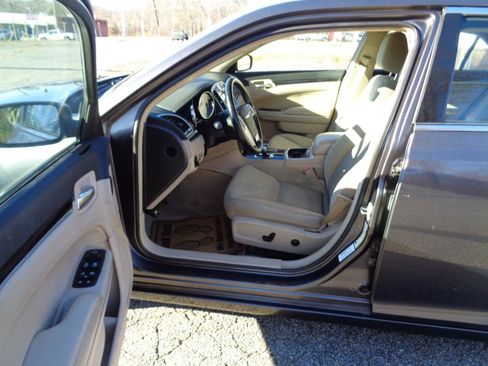 Used 2013 Chrysler 300 RWD image 12