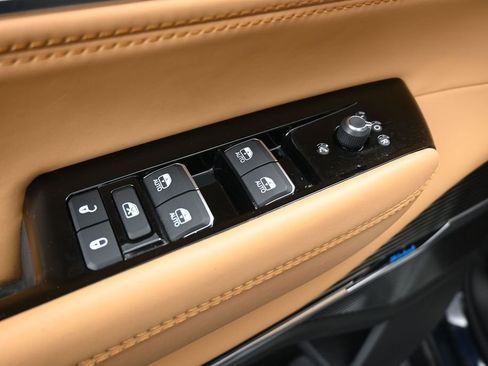 Used 2023 Jeep Grand Wagoneer Series III AWD/4WD image 13