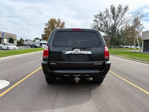Used 2008 Toyota 4Runner SR5 w/ SR5 Extra Value Pkg 1 AWD/4WD image 4