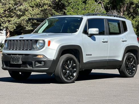Used 2018 Jeep Renegade Altitude w/ UConnect 8.4 Nav Group AWD/4WD image 8