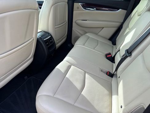 Used 2018 Cadillac XT5 Luxury w/ Driver Awareness Package FWD image 18