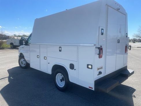 New 2027 Ford E-350 and Econoline 350 Super Duty w/ Power Equipment Group image 10