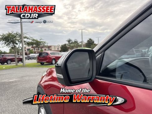Used 2023 Ford Explorer Platinum w/ Technology Package AWD/4WD image 12