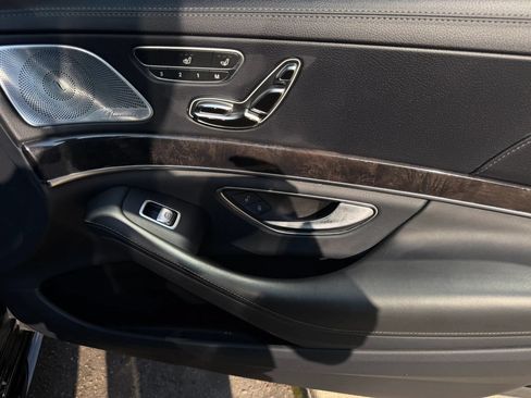 Used 2018 Mercedes-Benz S 560 Sedan image 8