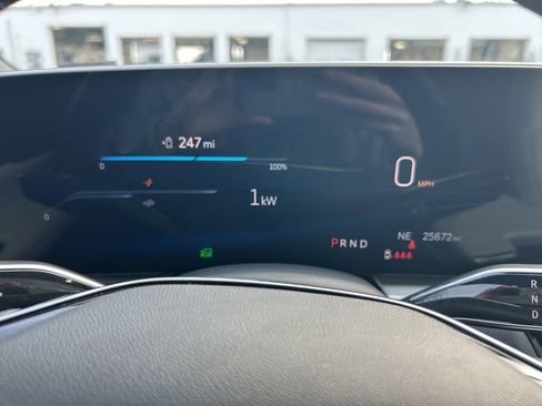 Used 2024 Cadillac Lyriq Luxury image 23