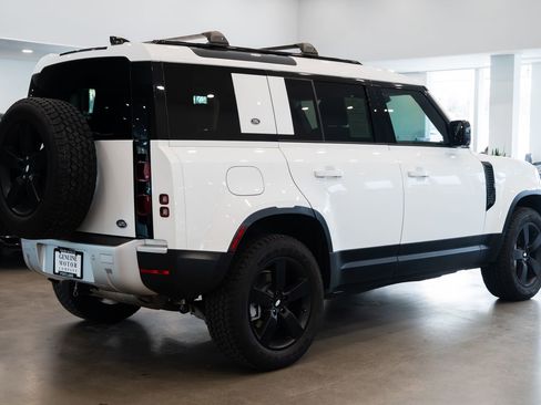 Used 2021 Land Rover Defender 110 SE AWD/4WD image 4