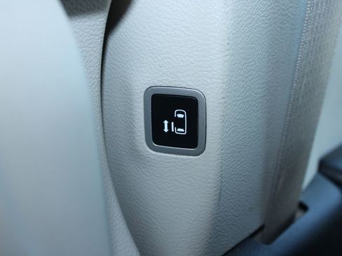 Used 2021 Chrysler Pacifica Touring-L FWD image 19