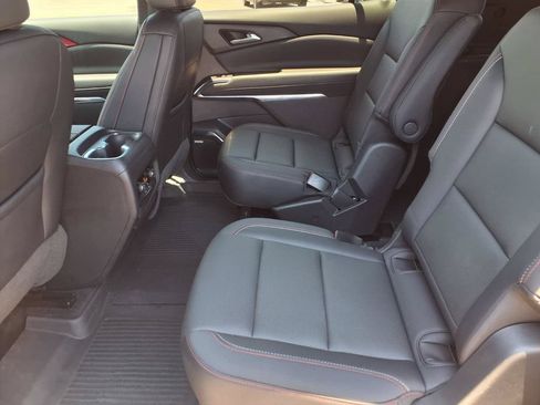 Used 2025 Chevrolet Traverse Z71 w/ Enhanced Driving Package AWD/4WD image 12