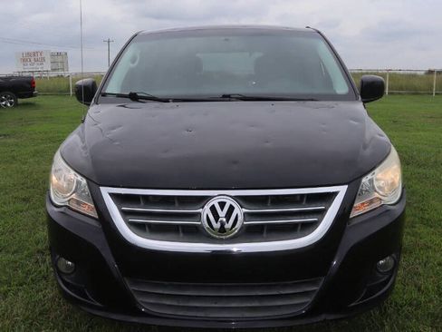 Used 2010 Volkswagen Routan SE FWD image 7