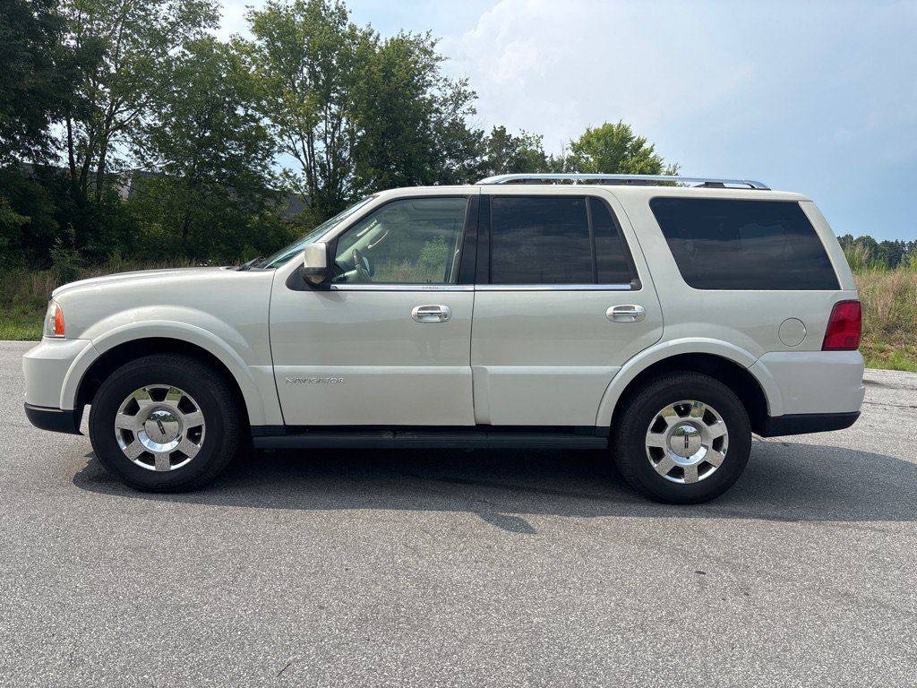 Used 2006 Lincoln Navigator 2WD image 2