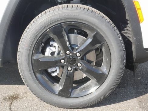 New 2025 Jeep Grand Cherokee L Limited w/ Black Appearance Package image 12