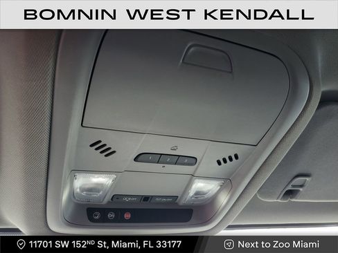 Used 2022 GMC Acadia SLT w/ Preferred Package image 22