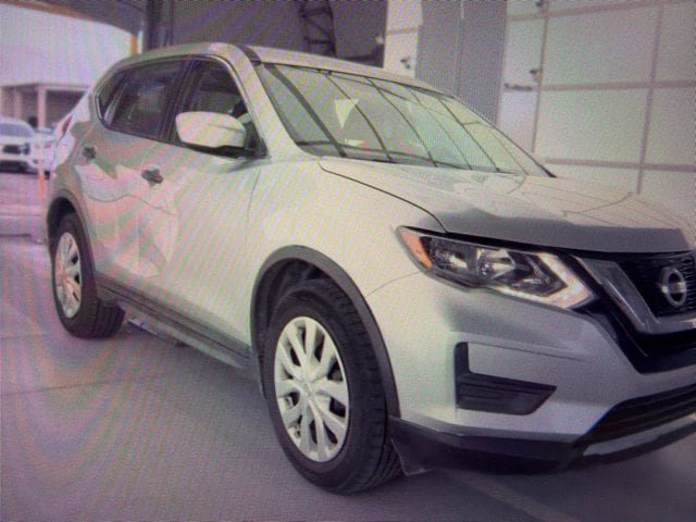 Used 2017 Nissan Rogue S FWD image 1