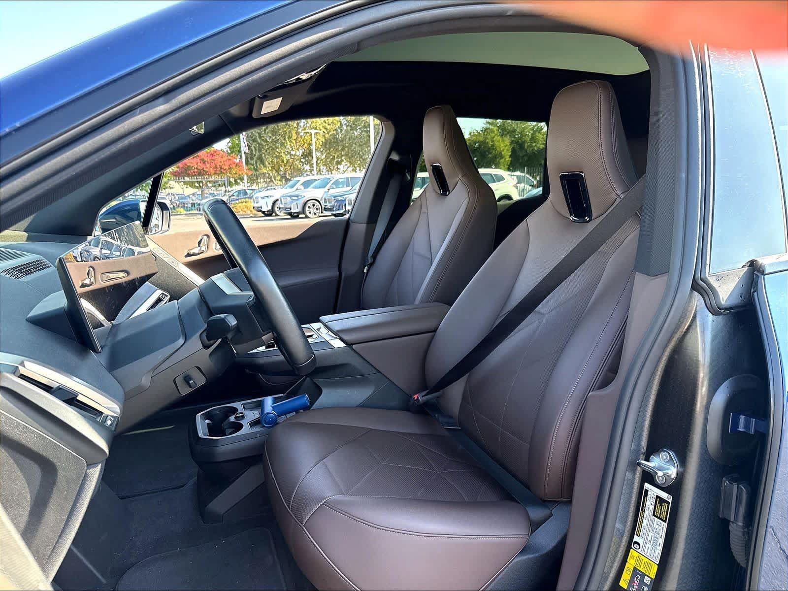 Used 2024 BMW iX xDrive50 w/ Premium Package AWD/4WD image 22