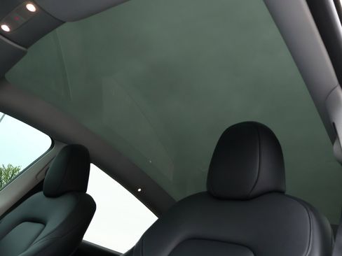 Used 2023 Tesla Model Y Long Range AWD/4WD image 18