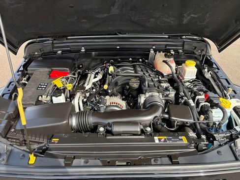 Used 2022 Jeep Gladiator Sport AWD/4WD image 9