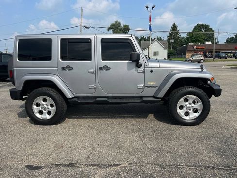 Used 2013 Jeep Wrangler Unlimited Sahara w/ Connectivity Group AWD/4WD image 3