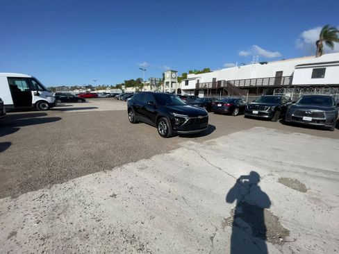 Used 2025 Chevrolet Trax LT image 14