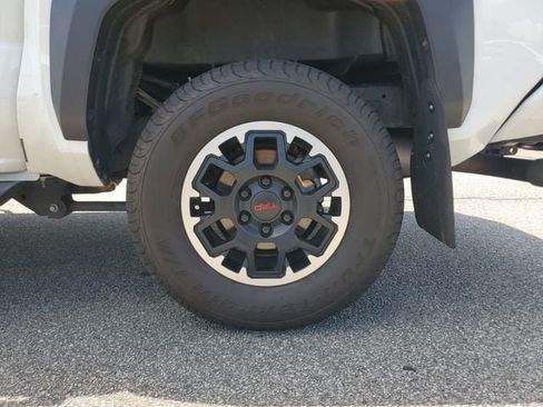 Used 2024 Toyota Tacoma TRD Off-Road AWD/4WD image 14