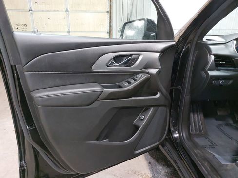 Used 2022 Chevrolet Traverse LT image 27