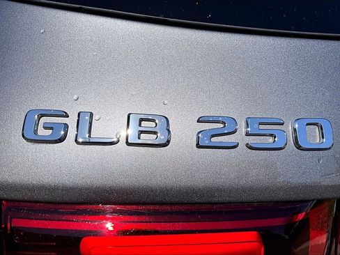 Used 2026 Mercedes-Benz GLB 250 4MATIC image 33