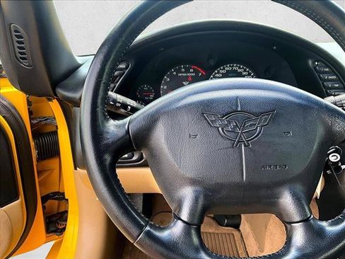 Used 2000 Chevrolet Corvette Coupe w/ Performance Handling Pkg RWD image 18