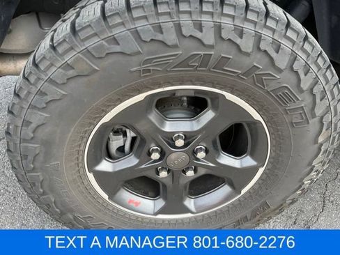 Used 2023 Jeep Gladiator Rubicon w/ LED Lighting Group AWD/4WD image 6