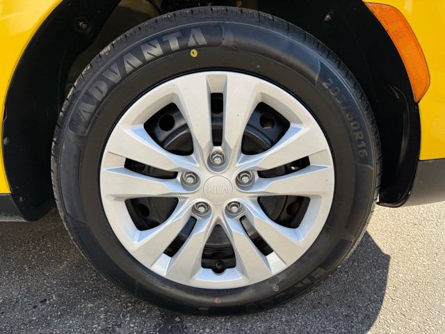 Used 2020 Kia Soul LX FWD image 24