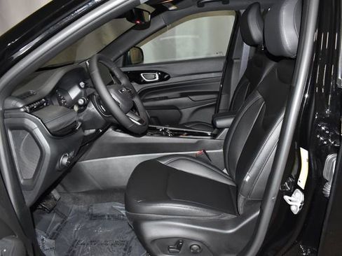 New 2026 Jeep Compass Limited image 9