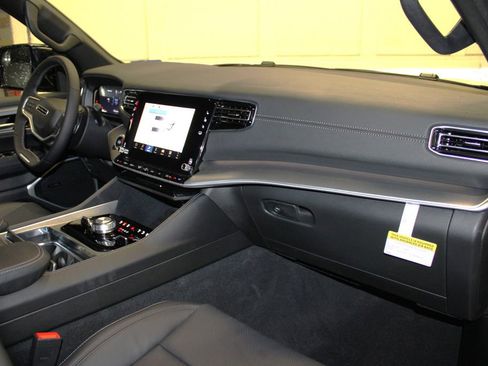 New 2025 Jeep Wagoneer L Series II image 33