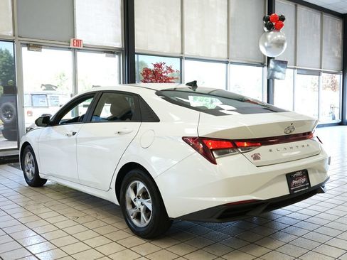 Used 2021 Hyundai Elantra SE FWD image 4