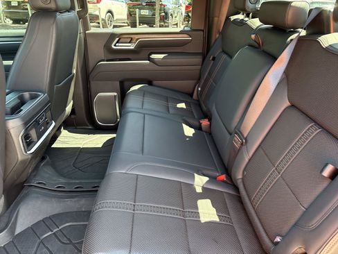 Used 2025 Chevrolet Silverado 2500 High Country w/ Midnight Edition AWD/4WD image 32